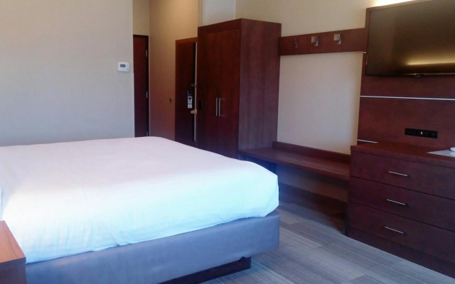 Comfort Inn & Suites Miami - Route 66
