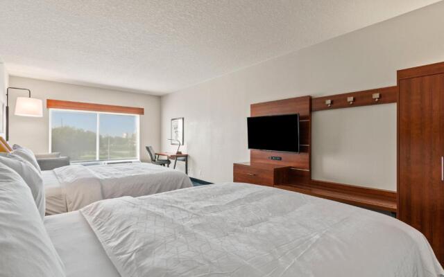 Holiday Inn Express & Suites Orlando - Lake Buena Vista, an IHG Hotel