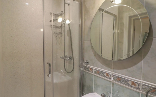 Apartment 7 Mansion House