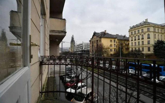 LuxuryFlat near centre on118 sqm, 3BR,2BTH,8bed,AC
