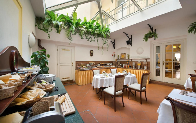 Boutique Hotel Constans
