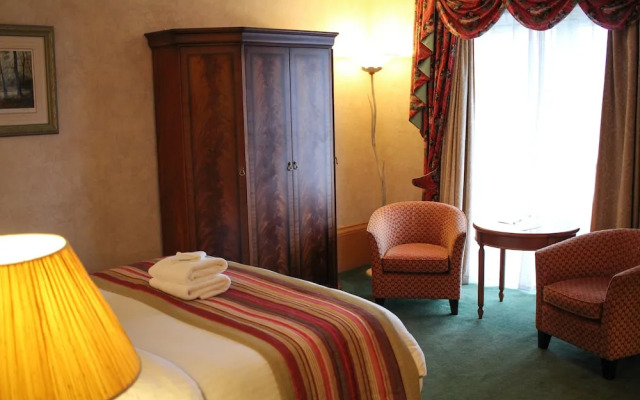 Blunsdon House Hotel