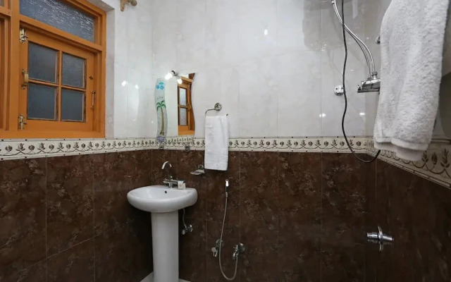 Al Azra Hotel by OYO Rooms
