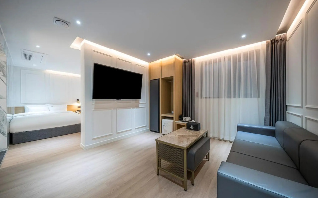 Brown Dot Hotel Pyeonghwa plaza