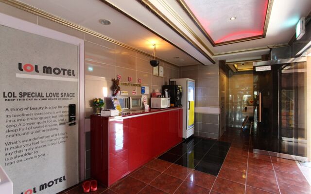 LOL Motel