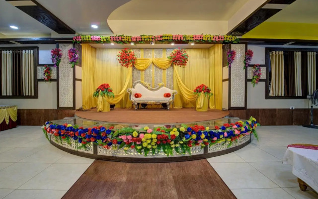 OYO 166 Madhuram