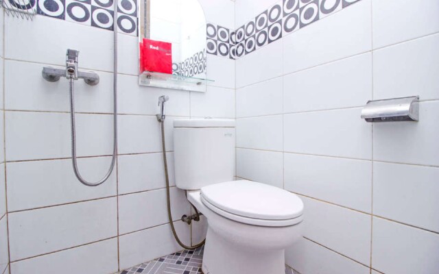 RedDoorz Plus near Isola UPI