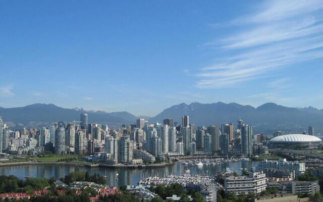 Holiday Inn Vancouver Centre by IHG