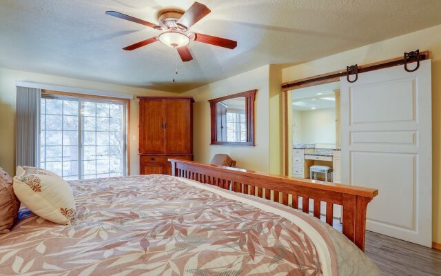 Pet-Friendly 13 Ollalie Home features Double Car Garage by RedAwning