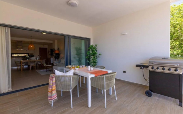 Amazing Condo With Picuzzi Steps From the Beach