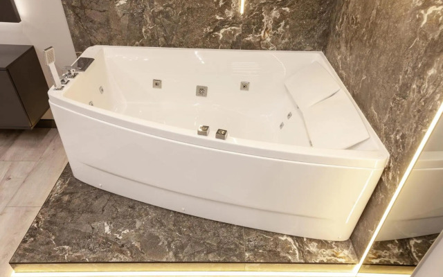 Royal VIP jacuzzi Balabana 23