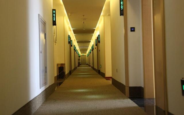 GreenTree Inn Zaozhuang High-speed Train Station Express Hotel