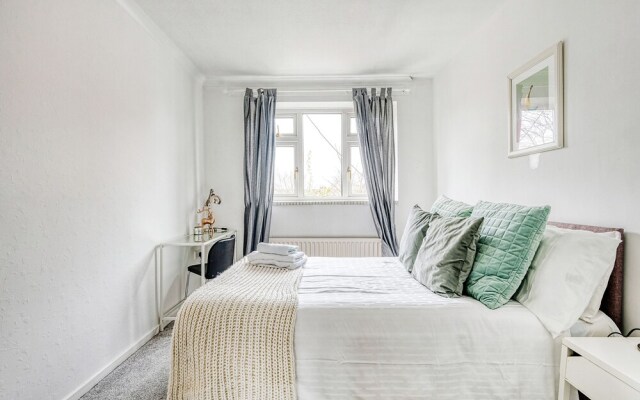 Spacious 3 Bedroom Garden House