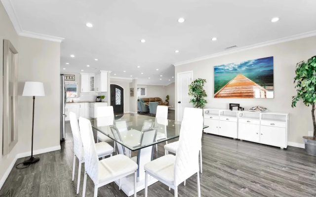 Martha by Avantstay Brand New LA Valley Home