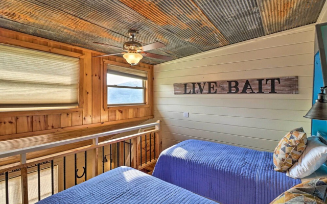 Pet-friendly Studio w/ Loft & Mountain Views!