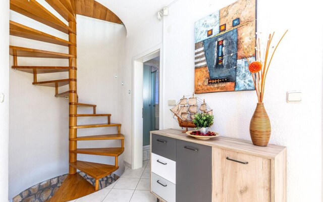 Stunning Home in Jadranovo With 5 Bedrooms, Jacuzzi and Wifi