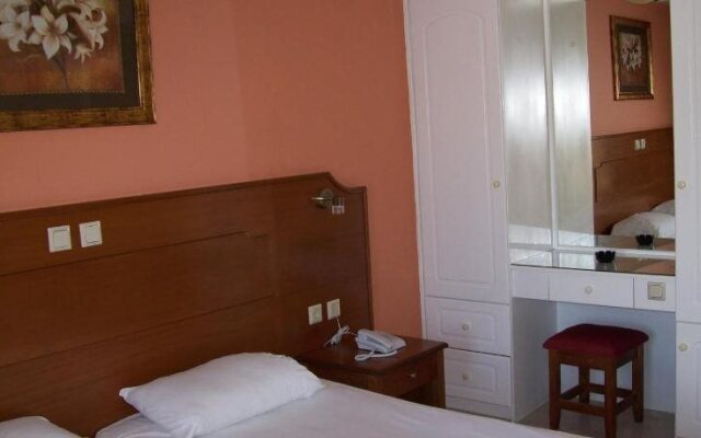 Thomas Bay Hotel
