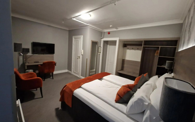 Dr. Holms Hotel