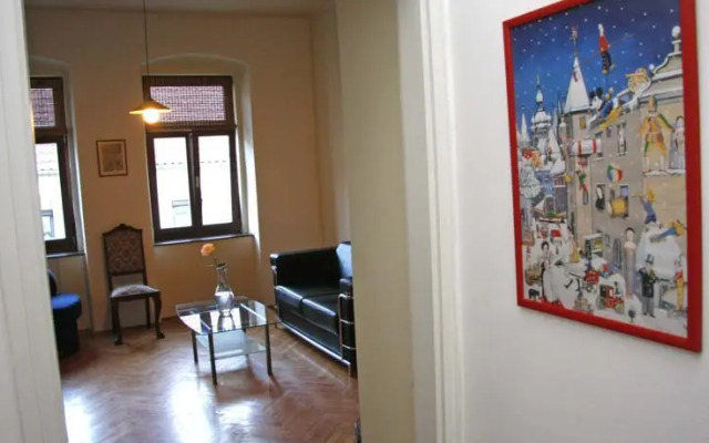 Green Garden Apartment