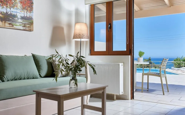 Cozy Pool Front Apartment With sea View Green