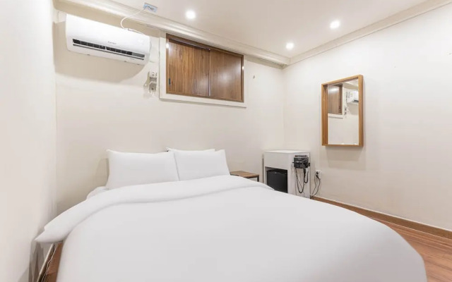 Film37.2 Hotel