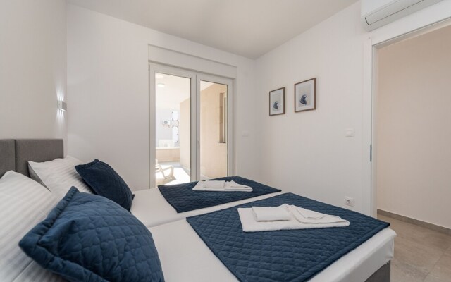 Pool apartments Villa Meteorite