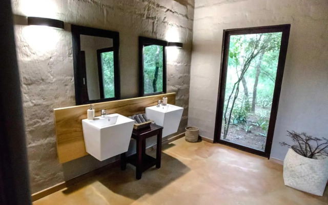 Royal Thonga Safari Lodge