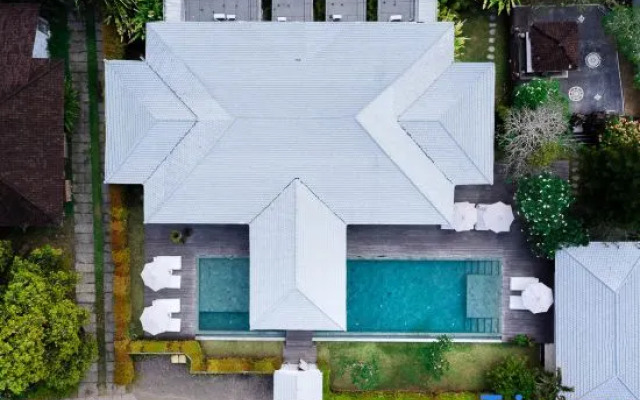 Villa Symphony White by BaliSuperHost