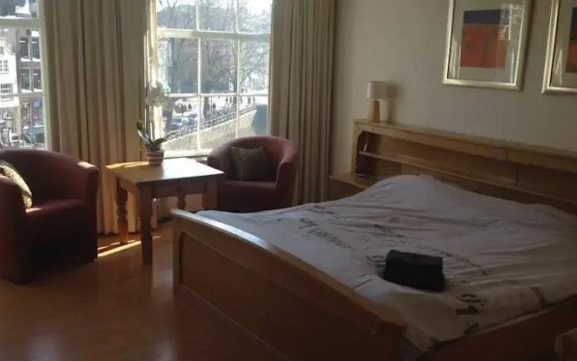 amsterdam canal house