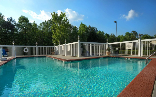 Comfort Suites near Birkdale Village- Huntersville