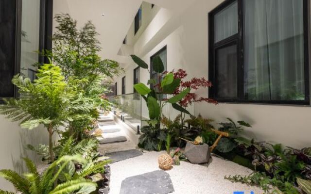 Pujing Waiting Hotel (Dongli Plaza Zhangguizhuang Subway Station)