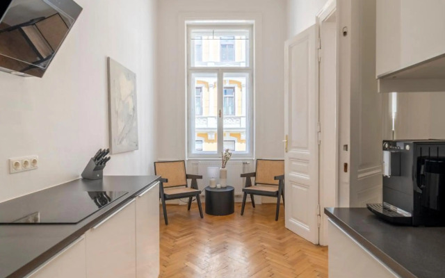 Luxury Apartment next to the City Center