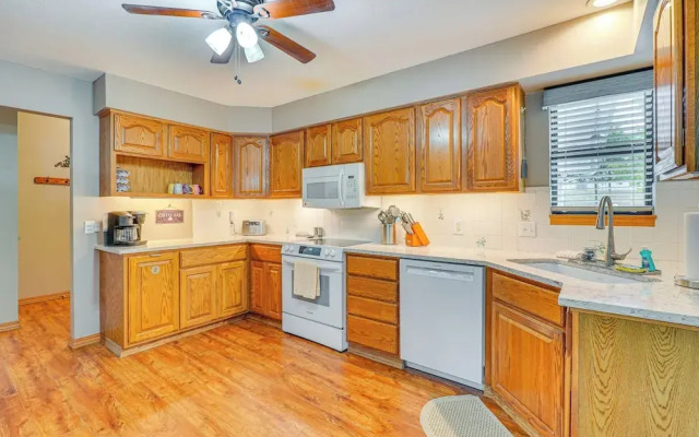 Near Dtwn Eureka Springs: Holiday Island Home!