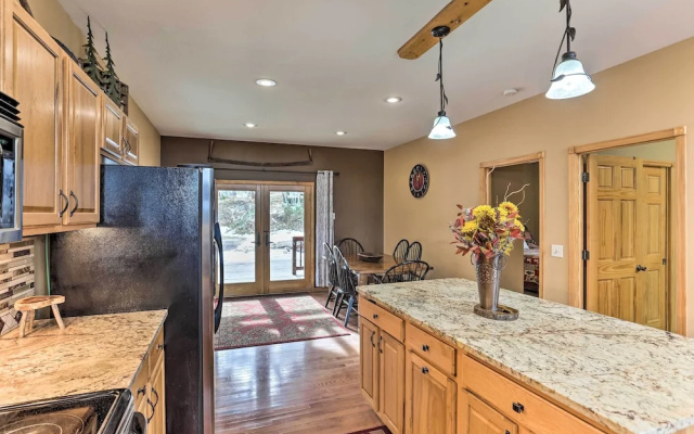 Spacious Lead Getaway w/ Private Hot Tub & Deck!