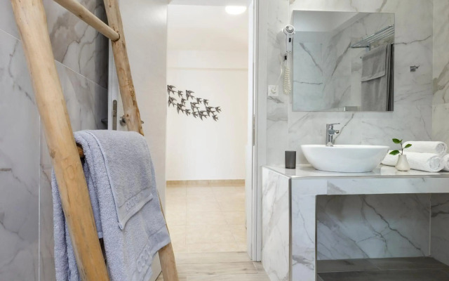 Lyristis Dinos Studios & Apartments