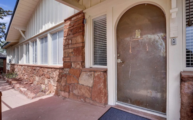 Meditation Garden & Patio: Serene Sedona Gem