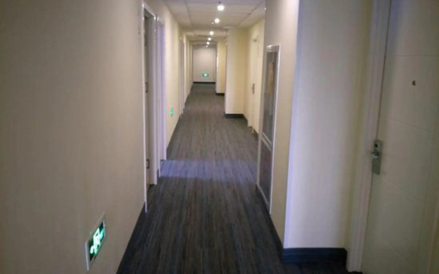 Jiayi Hotel (Jinan High-tech Zone Suncun New Area)