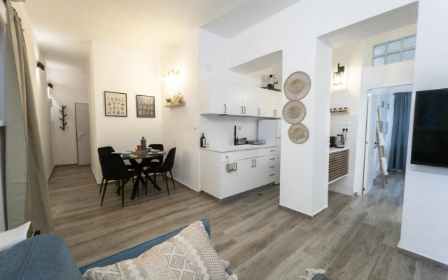 Hillel 13 - city center