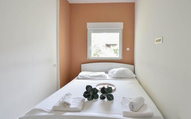 Stunning Home in Podstrana With Jacuzzi, Wifi and 7 Bedrooms