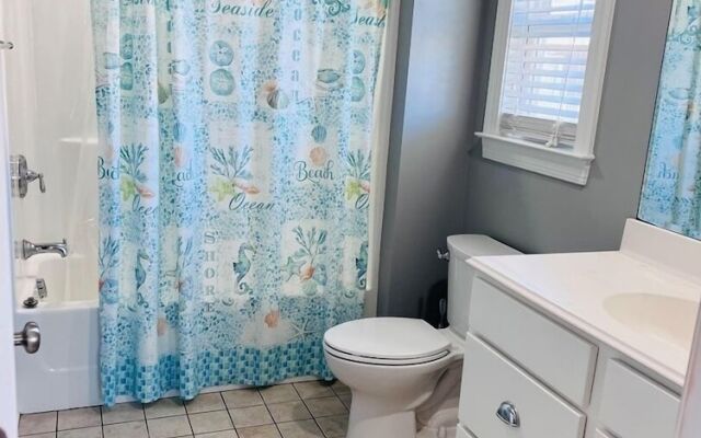 2ice As Nice 4 Bedroom Home by RedAwning