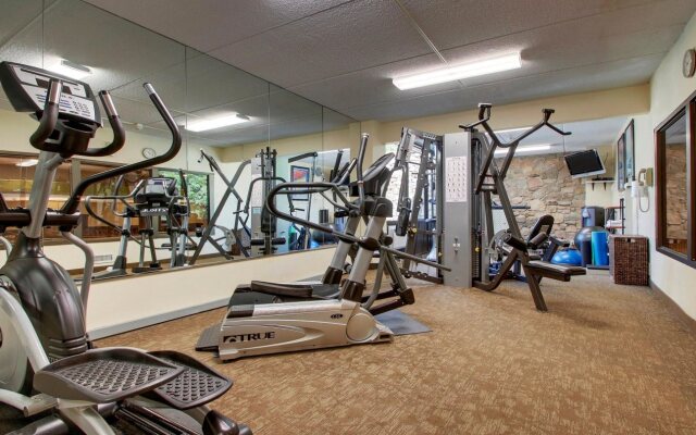 Holiday Inn Westbury - Long Island by IHG