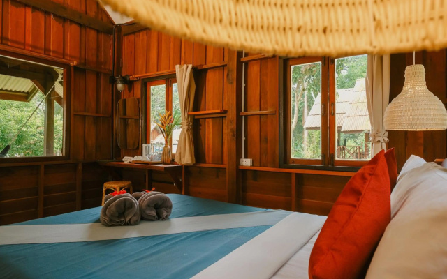 Joy Bungalow – Guest Rooms – Nuea Khlong