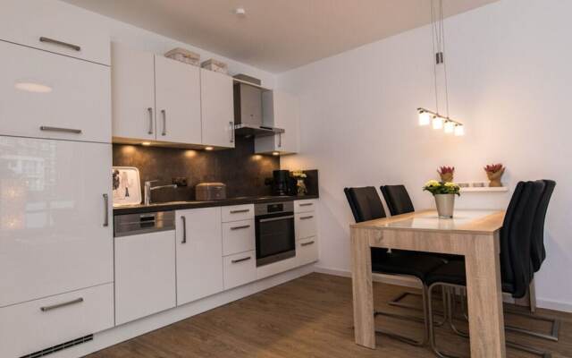 High Geest 4 - Including Many Extras