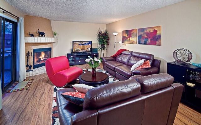 Tempe Escape · Prime Location, Sparkling Pool, Bbq, Tennis Court