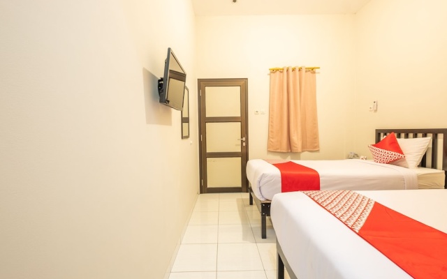 OYO 936 Tremigo Guest House Syariah – Guest Rooms – Cirebon