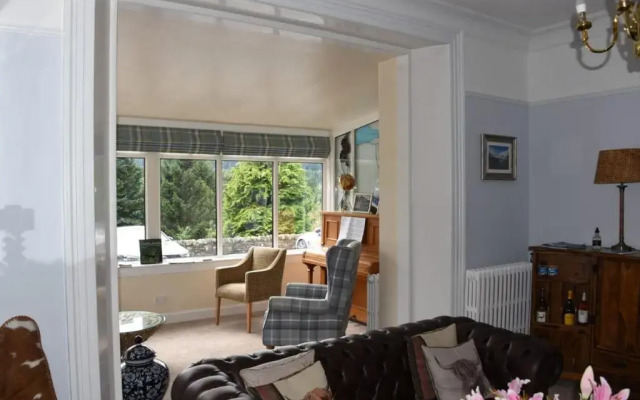 Tigh-na-Cloich Hotel