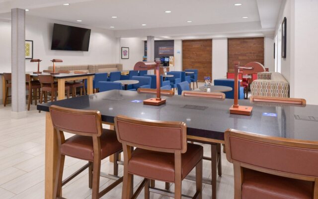 Holiday Inn Express Wixom by IHG