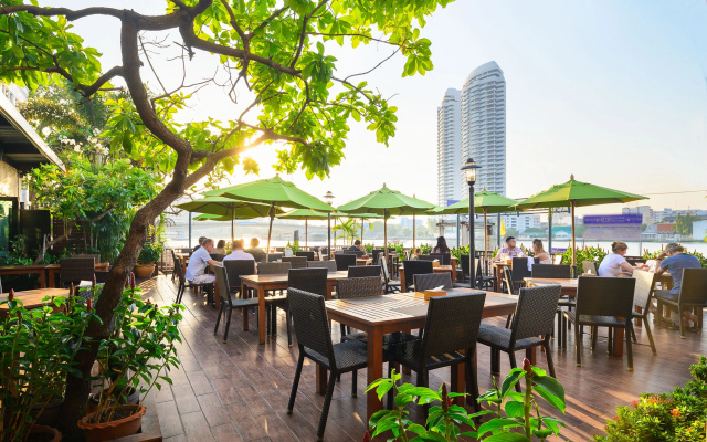 The StandardX Bangkok Phra Arthit