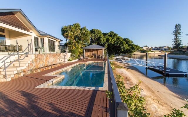 Maureen Waterfront Beach House