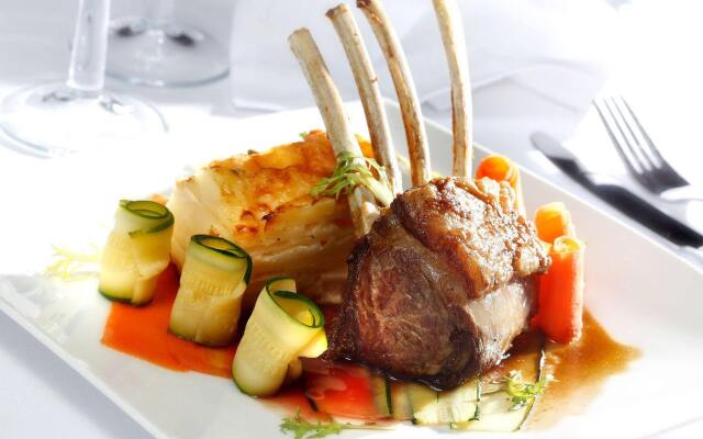 OYO Stade Court Hotel